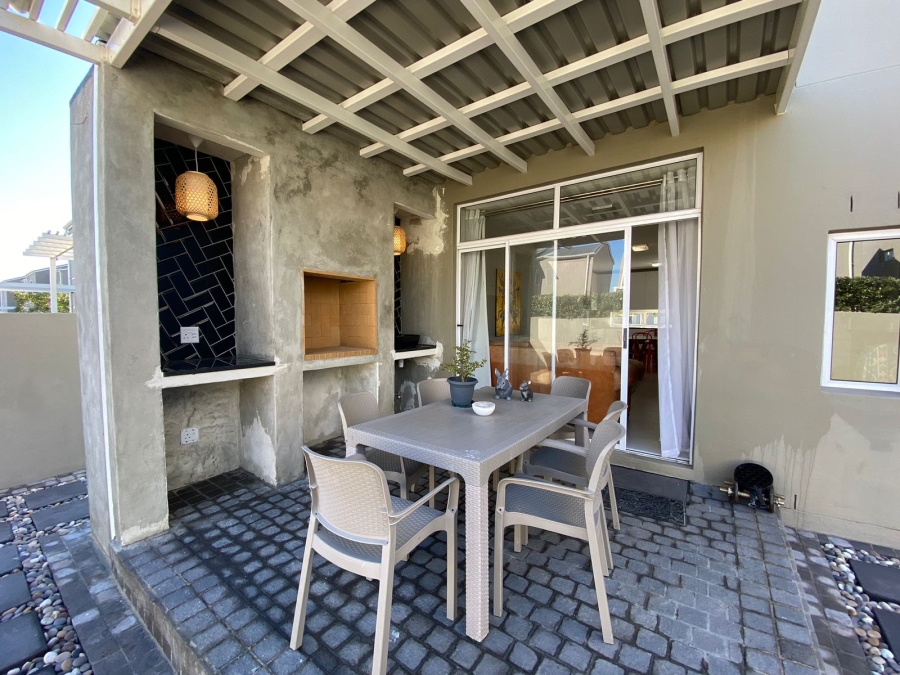 To Let 3 Bedroom Property for Rent in Somerset Lakes Western Cape